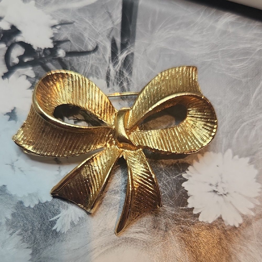 Vintage Gold Bow Brooch